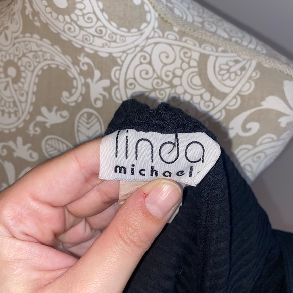 Linda Michaels Vintage Black Sleeveless Sweater w Hood - Picture 5 of 6